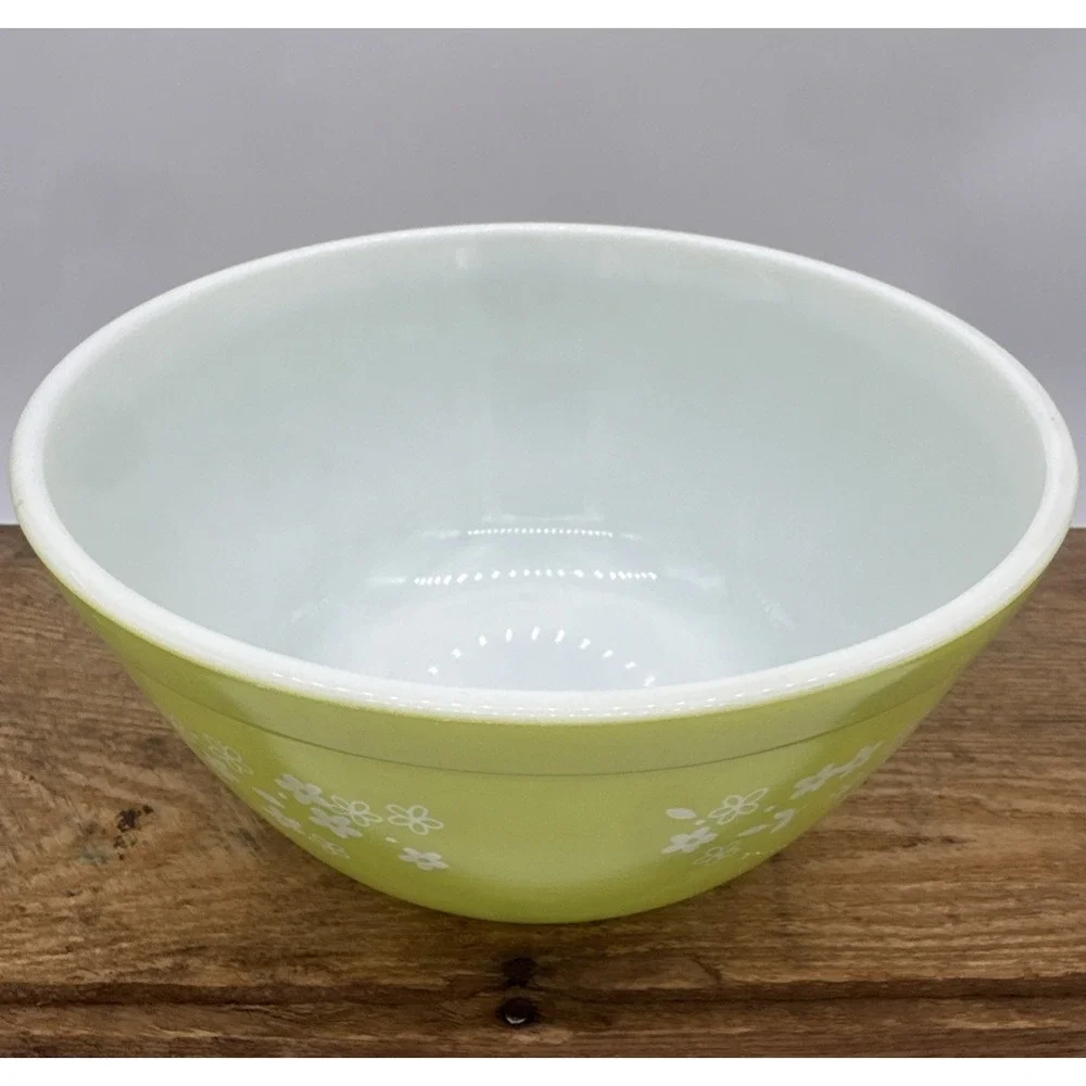 Vintage Pyrex 402 Spring Blossom Crazy Daisy Lime Green Mixing Bowl, 1 1/2 Quart